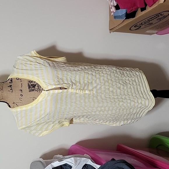 Old Navy Tops - Xxl old navy white and yellow stripes t-shirt.